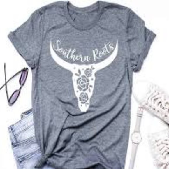 Women's graphic tees - Picture 1 of 7